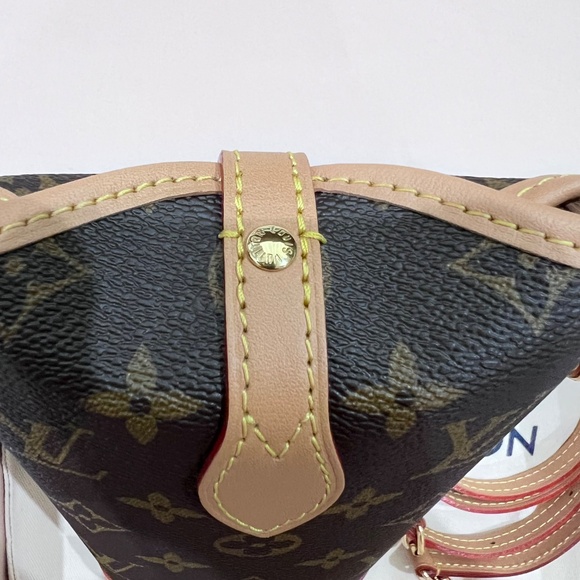 Louis Vuitton Fold Me Pouch - Picture 9 of 16